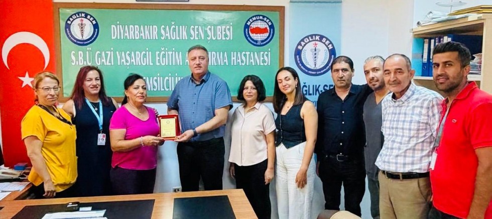 45 Yıllık Hemşirelik Emeğine Anlamlı Vefa Plaketi