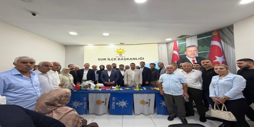AK PARTİ SUR İLÇE BAŞKANLIĞI’NDA BAYRAK DEĞİŞİMİ