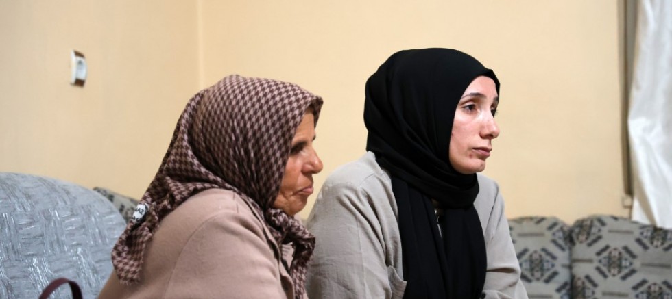 Ayrı şehirler, kayıp hayatlar: Cesetleri bulunamayan Gülistan Doku ve Mekiye Akyel’in ailesi Diyarbakır’da bir araya geldi