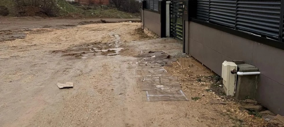 AZEL KONAKLARI’NDA BÜYÜK SKANDAL! Yıl 2026; Diyarbakır’da çamurlu yollar isyan ettirdi!