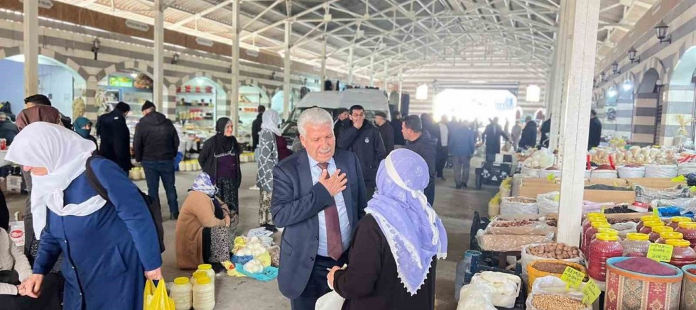 Başkan Karamehmetoğlu, esnaf ve vatandaşlarla bir araya geldi