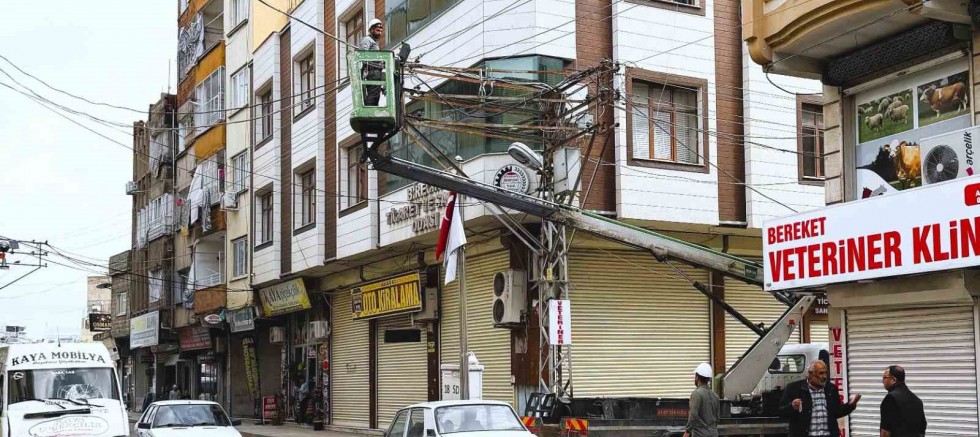 Dicle Elektrik’ten fırtına mesaisi