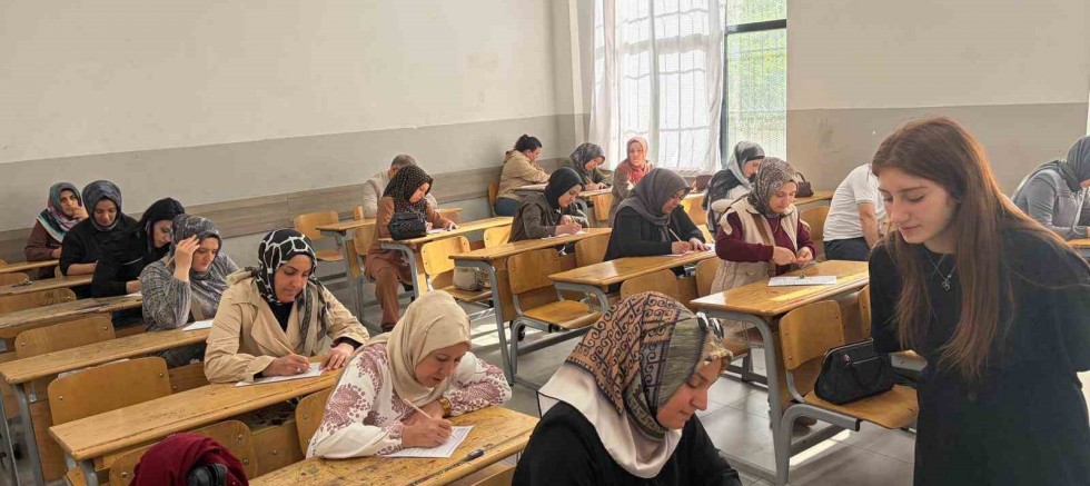 Diyarbakır’da veliler okudukları kitaptan sınava tabii tutuldu