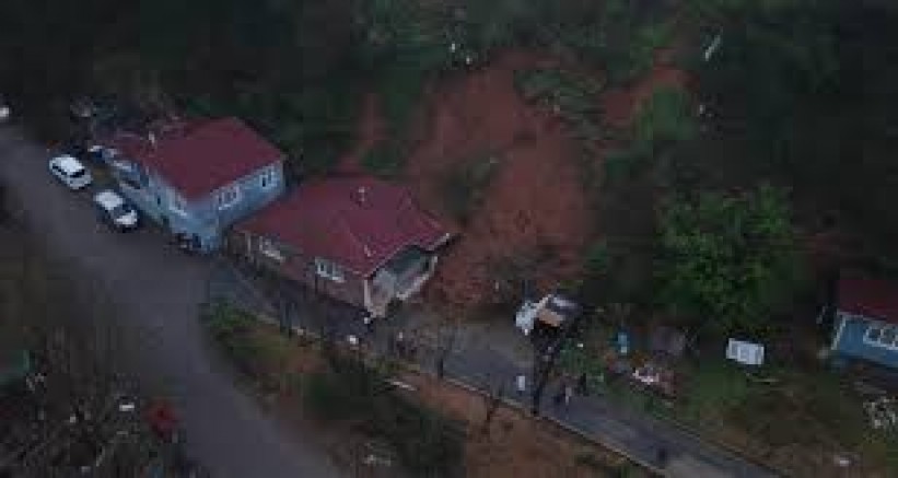 Eskişehir’de kontrolden çıkan tır otomobili altına aldı: 1 ölü, 1’i ağır 2 yaralı