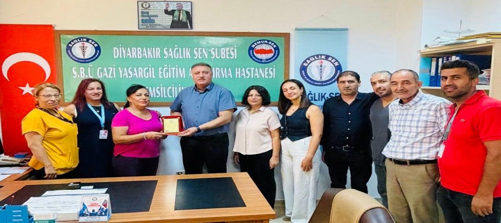 45 Yıllık Hemşirelik Emeğine Anlamlı Vefa Plaketi
