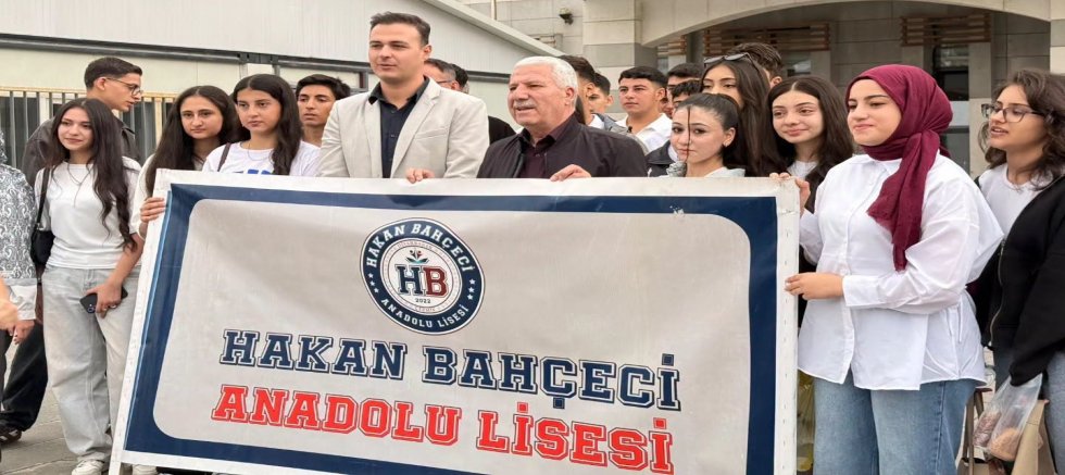 BAŞKAN KARAMEHMETOĞLU, ÇERMİK’İN TEKNOFEST GENÇLERİNİ ŞANLIURFA’YA UĞURLADI