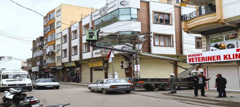 Dicle Elektrik’ten fırtına mesaisi