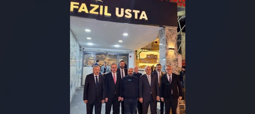 Eski Bakan Mehmet Muharrem Kasapoğlu Meşhur Paçacı Fazıl Usta ve Meşhur Kadayıfçı Sıtkı Usta’da Ağırlandı