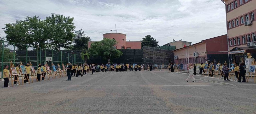 Muazzez Sümer Kız Mesleki ve Teknik Anadolu Lisesi’nde yıl sonu sergisi
