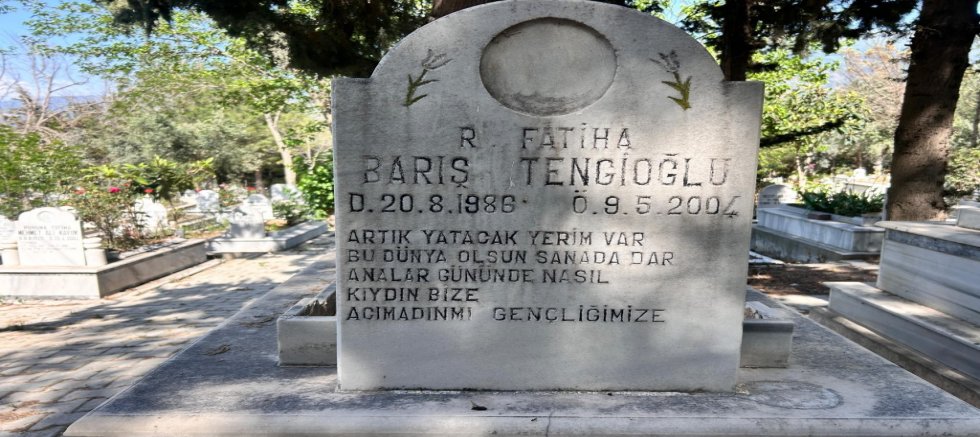 Özgür Özel'e saldıran şüphelinin katlettiği oğlunun mezarında dikkat çeken detay!