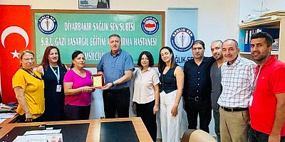 45 Yıllık Hemşirelik Emeğine Anlamlı Vefa Plaketi