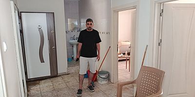 Adana ASKİ’nin içme suyu hattı patladı: Mahalle göle döndü, birçok ev zarar gördü