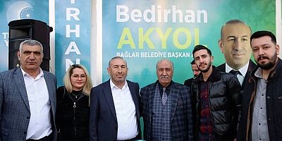 AK Parti Diyarbakır Bağlar Belediyesi başkan adayı Bedirhan Akyol'un seçim bürosu açılışı adeta miting havasında gerçekleştirildi.