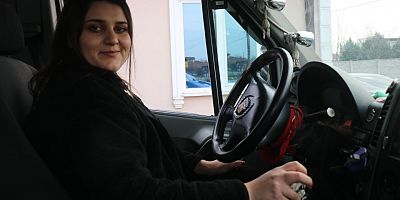 Araba sevgisi 22 yaşındaki kadını önce taksi sonra dolmuş şoförü yaptı