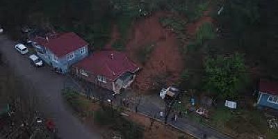 Beykoz’da toprak kayması: Tek katlı ev ve otomobil hasar gördü