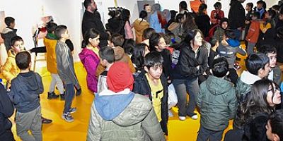 Çocuklar tiyatro ile buluştu