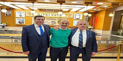 Eski Bakan ve Şimdi AK Parti Milletvekili Mehmet Salim Ensarioğlu, Oğlu Vecdin Ensarioğlu ile Çukurambar Sıtkı Usta Şubesi’ni Ziyaret Etti