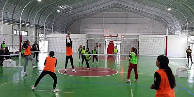 Hazro’da Okul Sporları Turnuvası renkli görüntülere sahne oluyor