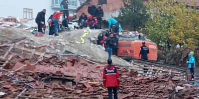 Malatya'da yıkım esnasında enkaz altında kalan operatör kurtarıldı