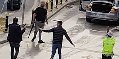 Trafikte tartışan sürücü, aracının bagajından pompalı tüfek çıkardı