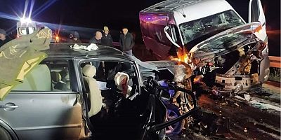 Yozgat’ta minibüs otomobille çarpıştı: 3 ölü, 5 yaralı